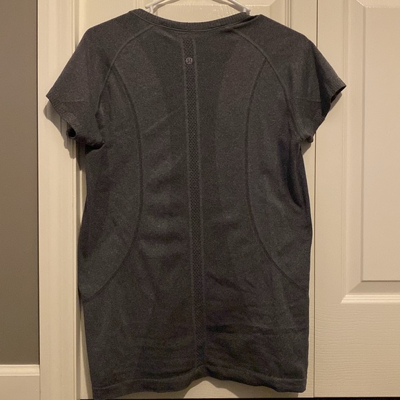Lululemon Swiftly tech tee gray size 12 - Picture 4 of 5